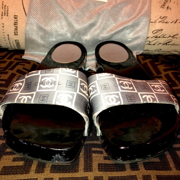 💯% Authentic Chanel Slides - Picture 2 of 8